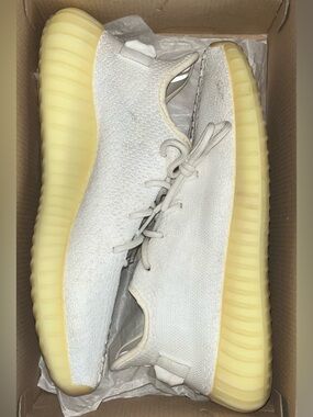 adidas Yeezy Boost 350 V2 Triple White / Cream White Men’s Size 7 = Women’s 8.5